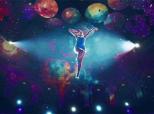 Live Visuals: Dua Lipa's 'Levitation' Live at Royal Albert Hall — image 11